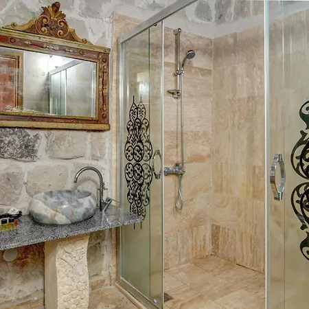 Nova Cave Hotel *